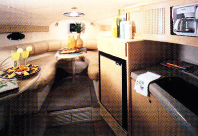 Larson Cabrio 310 - Dinette