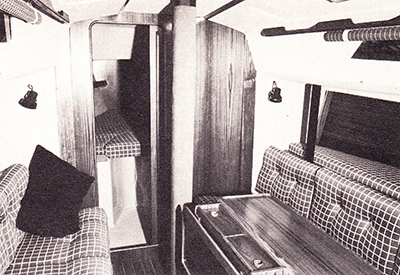 Express 30 - Main Saloon